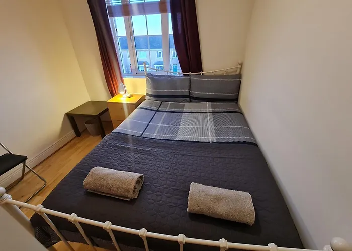 3 Cosy Bedrooms Near Airport & City